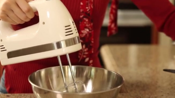 童蕾的《甜蜜私厨》又准时上线啦!今天给爱吃甜食又害怕发胖的女生一个小福利—杏仁薄脆。一块薄